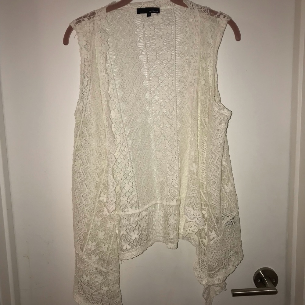 🐥3/$25 *Bundle & SAVE** Sleeveless Lace Cardigan
